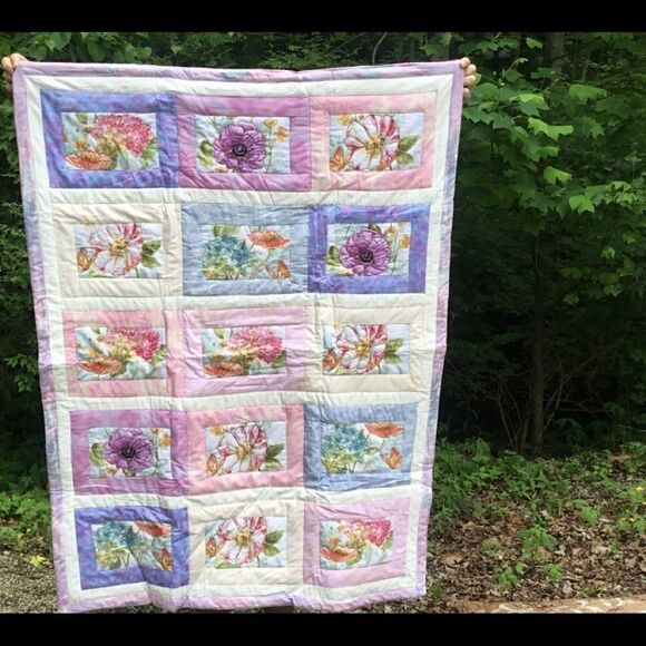 NWT Hand Crafted Floral Quilt